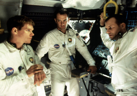 فلم (أبوللو 13 - Apollo 13) بطولة: توم هانكس Tom Hanks ، كيفن باكون Kevin Bacon ، بل باكستون Bill Paxton ، اخراج: رون هوارد Ron Howard ، انتاج عام 1995 حائز على عدة جوائز Apollo13