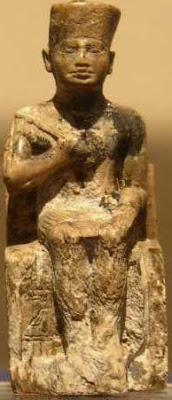 تمثال الملك خوفوا بانى الهرم الاكبر Pb300254