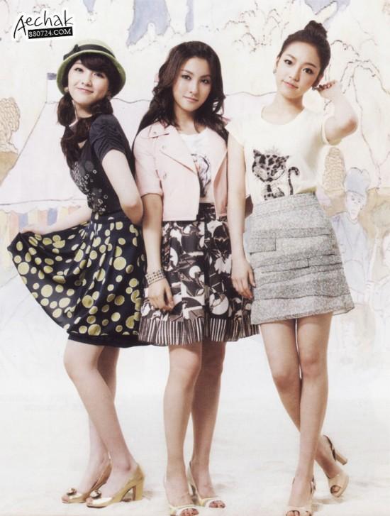 [2009] Vogue Magazine  Kara