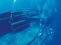 Ruinas Submarinas en Japón ¿Obra de la Naturaleza? YH-010_md