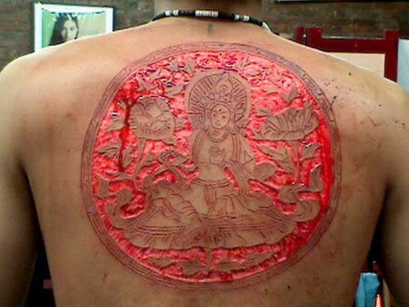 வினோதமான படங்கள்  - Page 2 Scarification-tattoos20