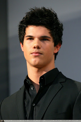 Fotos varias - Taylor Lautner (Jacob Black) - Página 2 C19