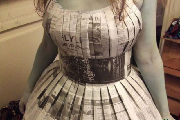 காகிதத்தால் செய்த உடை Newspaper-dresses-03