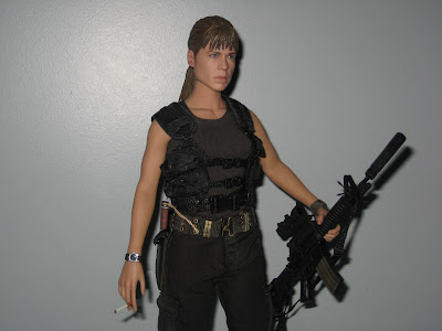 Terminator 2: Judgment Day "Sarah Connor" 1/6 scale figure by HOT TOYS IMG_8219