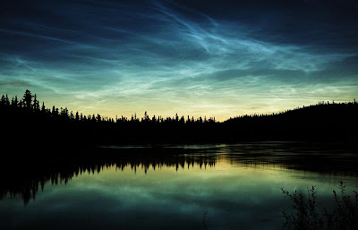 வானம் பார்த்த Noctilucent_Clouds_2