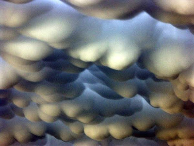 வானம் பார்த்த Mammatus_Clouds_2