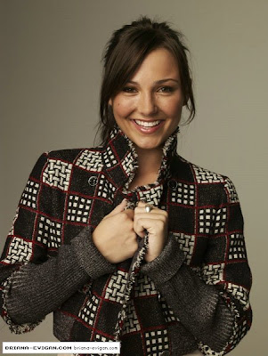 Simple Girl Briana-Step-Up-2-photoshoot-briana-evigan-3469243-451-600