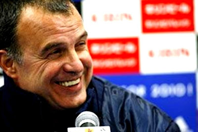 Bielsa llega al Villarreal (2010/2011) Bielsasmile