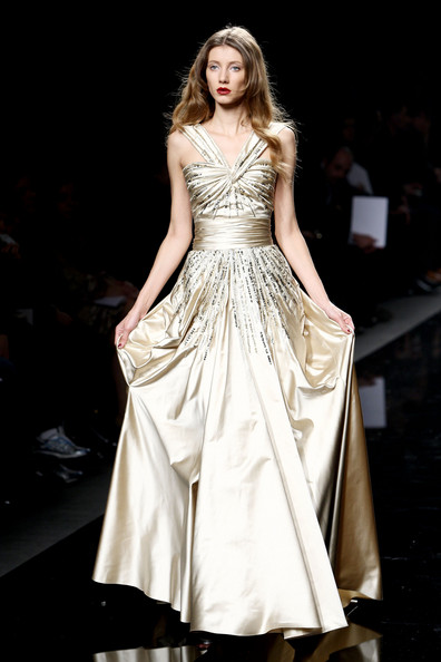 صور فساتين سهرة 2011 Zuhair%20Murad%20Milan%20Fashion%20Week%20Womenswear%20FRrfDC2II5Gl