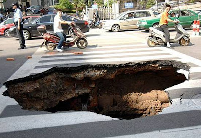 منور الكرة الارضية Sinkhole_05