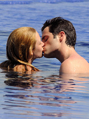 Gossip 1 [Primer Reporte] Blake-lively-penn-badgley-kiss