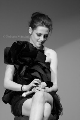 Kristen Stewart - Imagenes/Videos de Paparazzi / Estudio/ Eventos etc. - Página 9 S640x640