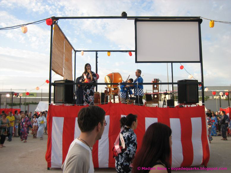 bon odori 11%2B-%2BLa%2Bgente%2Bcomienza%2Ba%2Bbailar%2Breducida