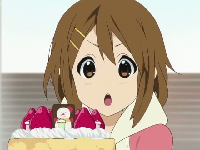 || Feliz cumpleaños Naomi-chii|| Yui-and-her-k-on-cake