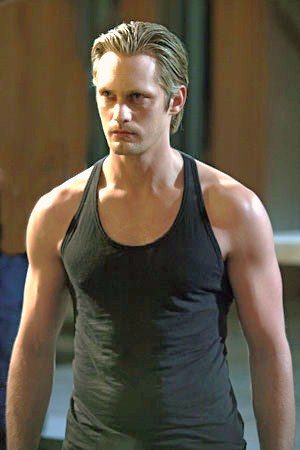 Felicidades Esther!!! Alexander_Skarsgard_tank_top_Eric_Northman_HBO