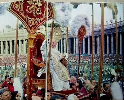 vaticano - EL ANACRÓNICO FASTO DEL VATICANO Pio_XII_flabelos_plaza