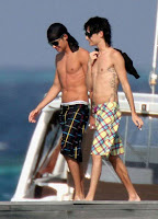 [Photos]Bill et Tom aux Maldives Janvier 2010. - Page 2 TomBill16