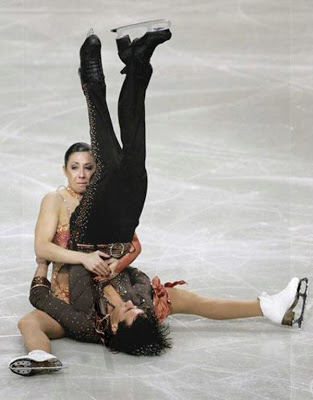 صور رياضية مضحكة Unusual-ice-skating-oops-sports