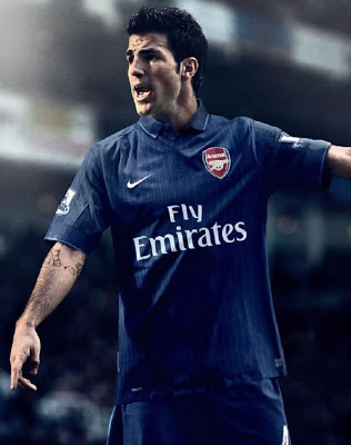 سجل دخولك باسم لاعبك المفضل  The-new-Arsenal-away-kit-2009-2010