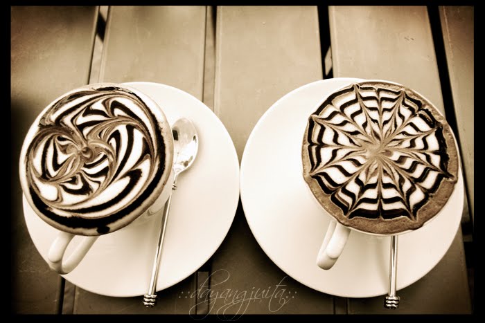COFFE CHAT           - Pagina 2 Latte_for_two_by_dayangjuita