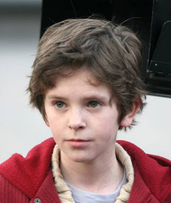 Si tu personaje tuviese avatar humano, seria? He-s-sooo-sweet-freddie-highmore-9691092-374-445