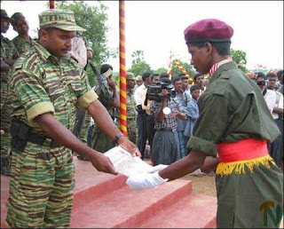 கட்சி உறுப்பினர்களின் மாதச் சம்பளத்தை சுருட்டிக்கொண்டு கருணா சுவிசிஸிற்கு சுற்றுப் பயணம். Karidyarau_1