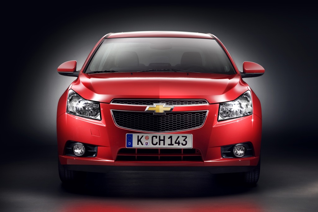 شيفورلية الجديدة كليا تقرير كامل + صور  2010_chevrolet_cruze_official_image003