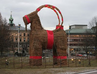 Najneobičnije božićne tradicije Gavle_christmas_goat_2006