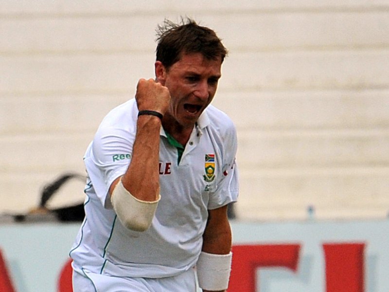 Daily Bash - Page 21 Dale-Steyn-celebrates-Dravid-wicket_2544487