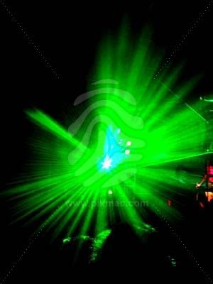 luz, cámara, acción  Luz-verde-de-laser-en-una-fiesta-rave