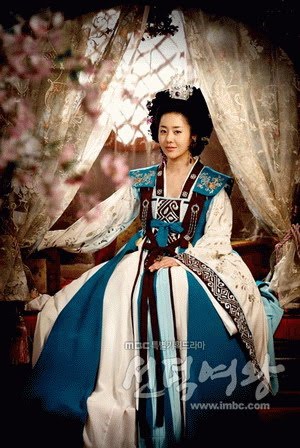 Ko Hyeon-jeong Queen-seon-deok-_mishil2