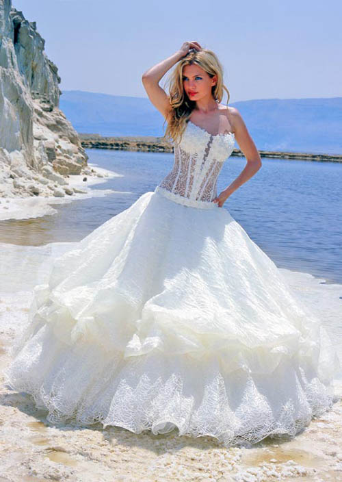 بنات شاركونا الراي حول الموضه ^_^  Couture-bridal-wedding-dress-2009-1