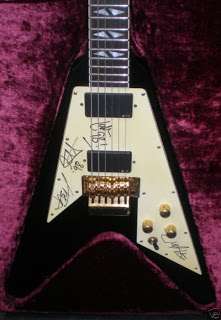 Guitarra usada por Kirk en Ebay: U$S 35.000 Kirkguit4