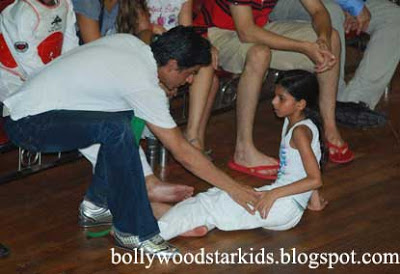 Shah Rukh Khan Family Photos Papa-SRK-with-Suhana