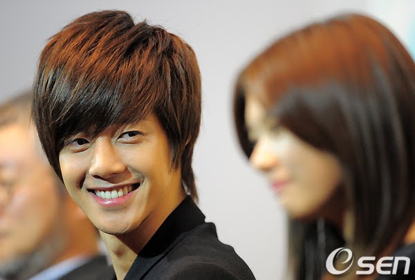 Kim Hyun Joong @ playfull kiss YouTube Conferencia de Prensa Edición Especial 1