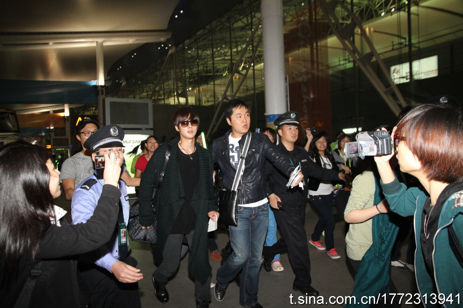  Kim Hyun joong  Llegada a Guangzhou E