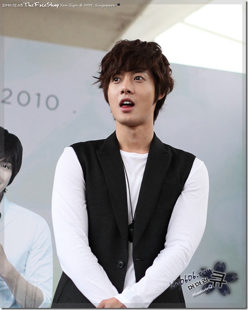 Pasajeros de pie Kim Hyun joong recuperamás de $ 12,000 M6%255B4%255D