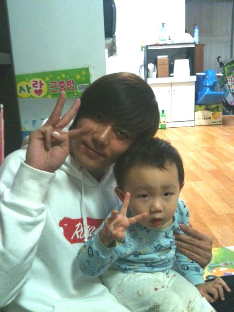  kim Kyu  Jong Como el "sobrino tonto"   Kyu1