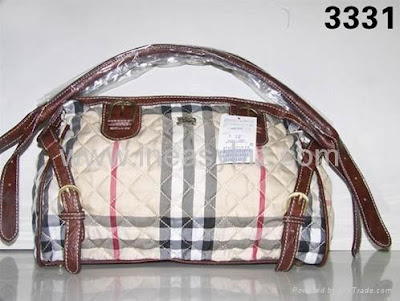 Fashion Models And Use O f Hand Bags Wholesale_Brand_fashion_Burberry_handbag_bag_accept_paypal