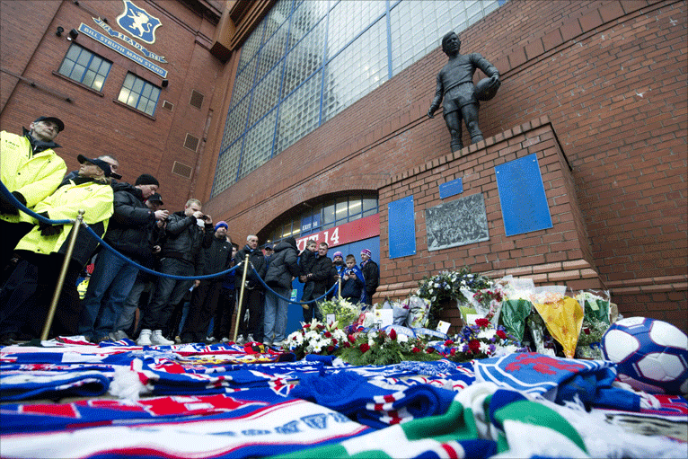 Rangers - Celtic 02.01.2011 RANGERS_50639560_fans_tribute