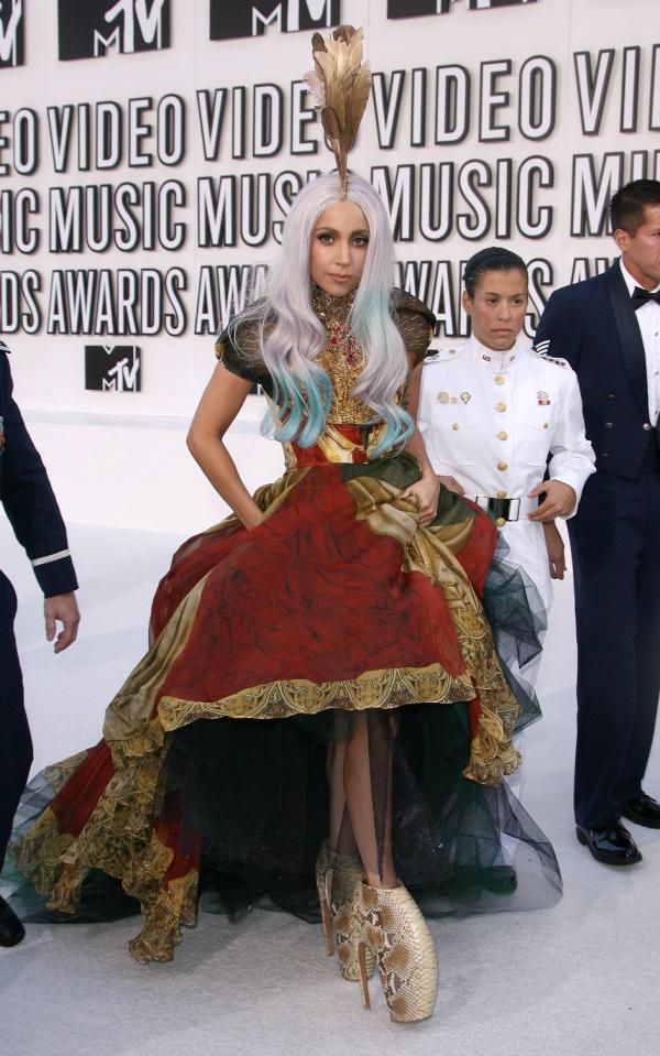 VMA dress 2010 SIMS 3 Lady-gaga-vma-attire