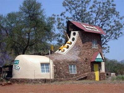 7 Rumah Paling Unik di Dunia The_Shoe_House