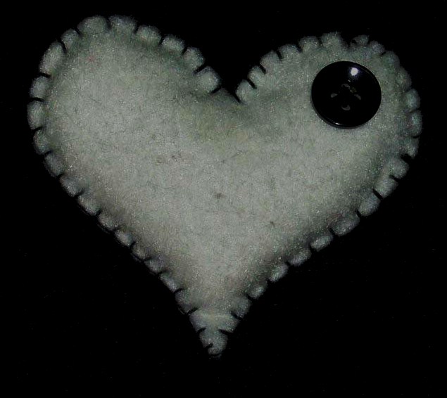 Blanco o Negro Corazón Broche_fieltro_corazon_blanco2