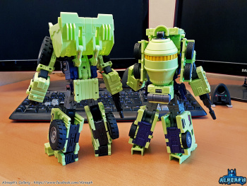 [Toyworld] Produit Tiers - Jouet TW-C Constructor aka Devastator/Dévastateur (Version vert G1 et jaune G2) - Page 6 01dKKuZV