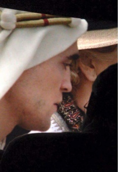 7 Febrero - Primer vistazo de Rob como T.E.Lawrence en Queen of the Desert!!! (Añadidas + imágenes) 31CXCcPT