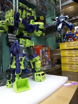 [Combiners Tiers] TOYWORLD TW-C CONSTRUCTOR aka DEVASTATOR - Sortie 2016 - Page 9 7a5ajbmV