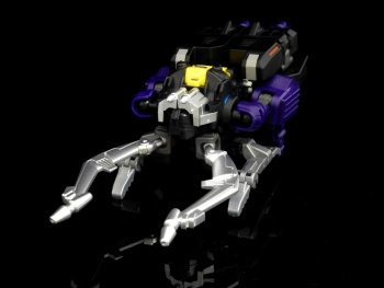 [Masterpiece Tiers] BADCUBE EVIL BUG CORP aka INSECTICONS - Sortie Septembre 2015 - Page 2 EKlHQjAN