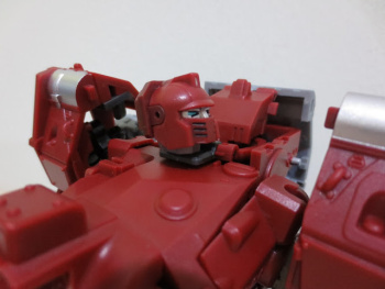 [Masterpiece Tiers] BADCUBE OTS-04 WARDOG aka WARPATH - Sortie Mai 2015 - Page 3 F1yPNGLC