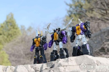 [Fanstoys] Produit Tiers - Jouet FT-12 Grenadier / FT-13 Mercenary / FT-14 Forager - aka Insecticons - Page 3 GYoBSy5x