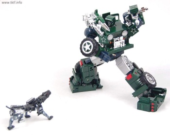 [Masterpiece Tiers] MAKETOYS MTRM-02Y GUNDOG aka HOUND - Sortie Octobre 2015 - Page 3 IMYI0eEk